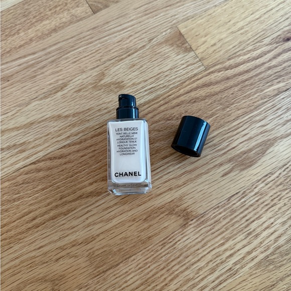 CHANEL
LES BEIGES Healthy Glow Foundation Hydration and Longwear - Picture 1 of 5